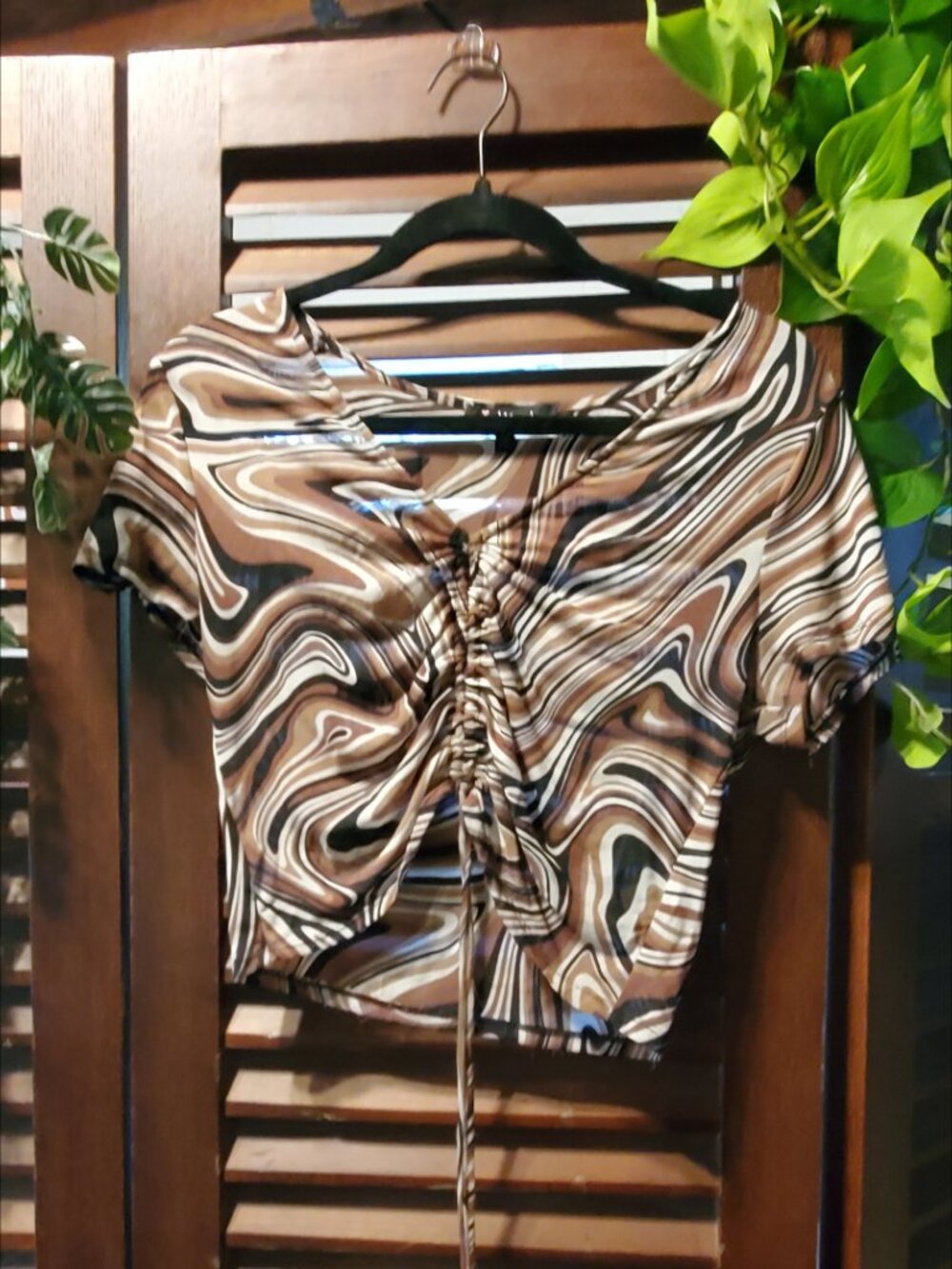 Brown Swirl Abstract Mesh Ruched Crop Top - Picture 2 of 3